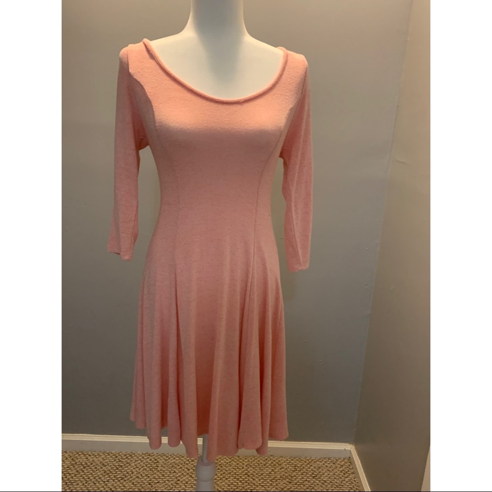 Size L Pretty  pink dress that fits like a glove